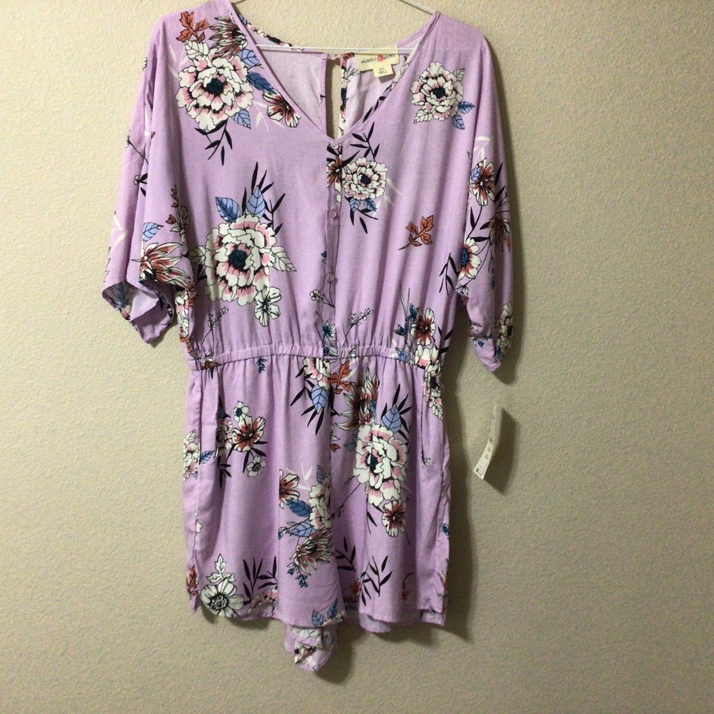 Wishful perk lavender floral shorts romper size XL nwt